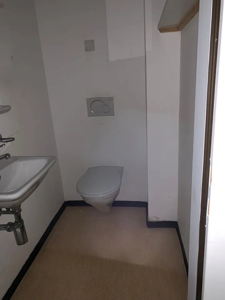 Locali con più spazi, tra cui una cucina attrezzata – foto 7 di 8