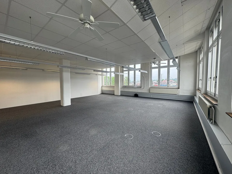 Beautiful, bright office or commercial space for rent in a central location by arrangement