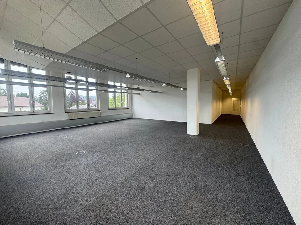 Beautiful, bright office or commercial space for rent in a central location by arrangement