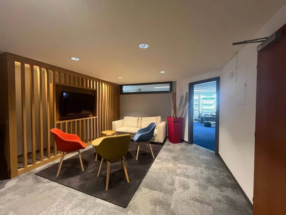 Büromöbel von 118 m² in Carouge