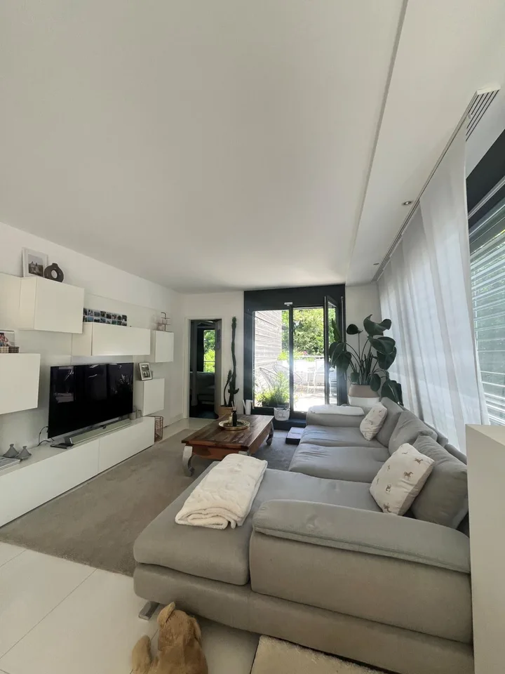 Moderne appartement à Versoix avec terrasse et jardin