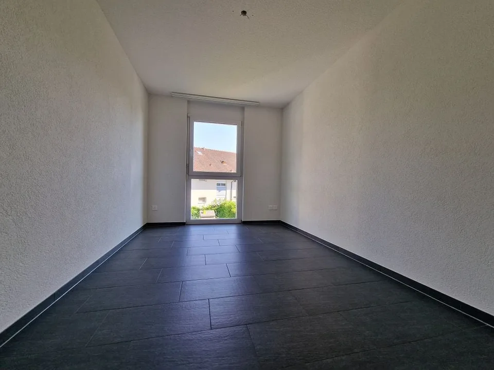 Lichtdurchflutete, familienfreundliche 4 1/2-Zimmerohnung, 1. Stoch rechts
