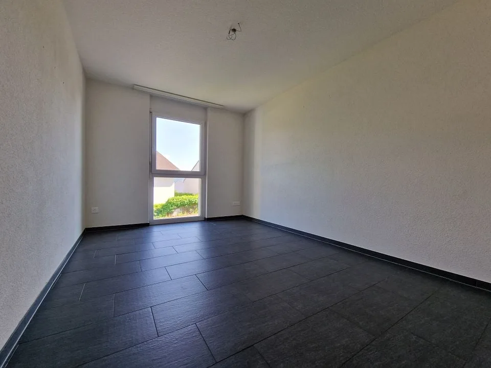 Lichtdurchflutete, familienfreundliche 4 1/2-Zimmerohnung, 1. Stoch rechts