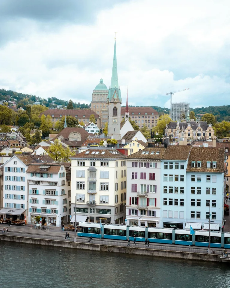 Grosszügiges, möbliertes Studio mit zwei Balkonen in Zürich Wiedikon – Foto 12 von 13