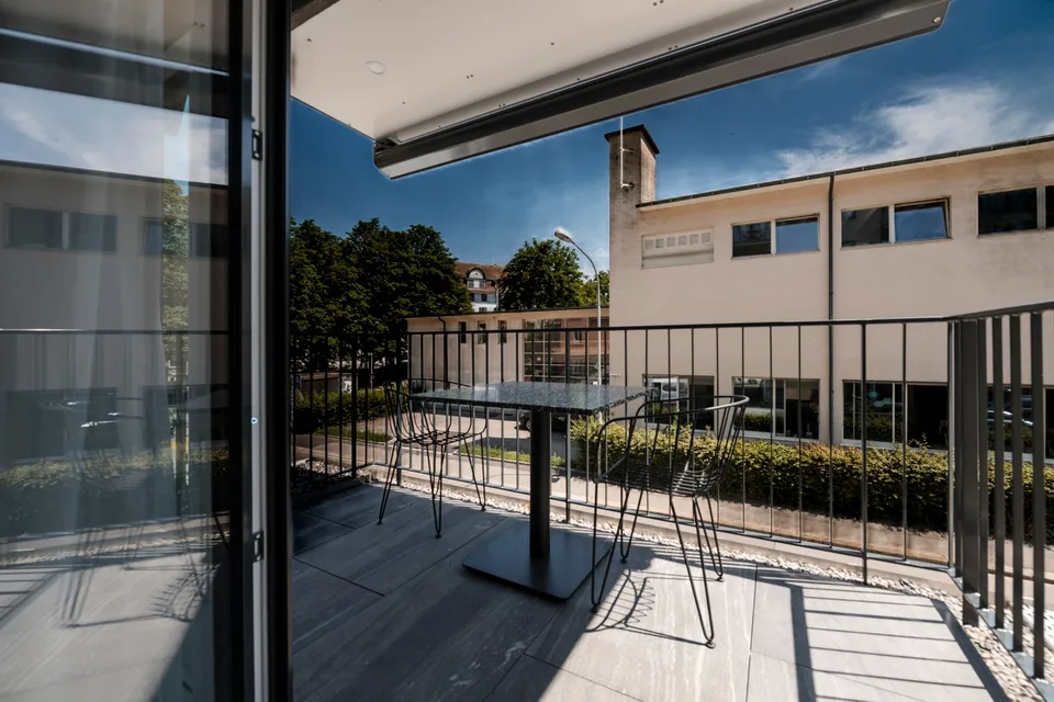 Grosszügiges, möbliertes Studio mit zwei Balkonen in Zürich Wiedikon – Foto 11 von 13