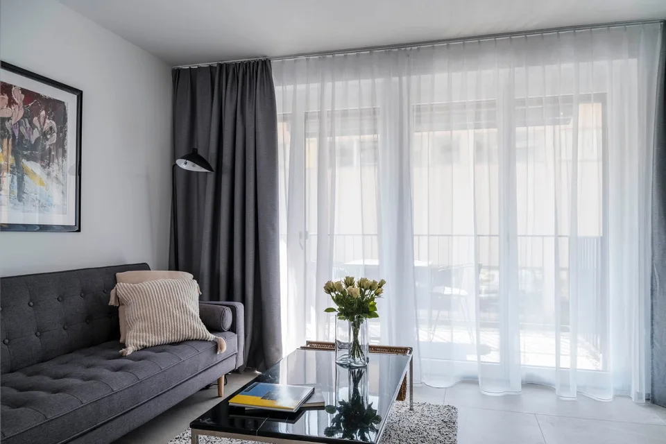 Eingerichtetes Studio-Apartment Zürich Wiedikon – zentral, Balkon & Reinigungsservice