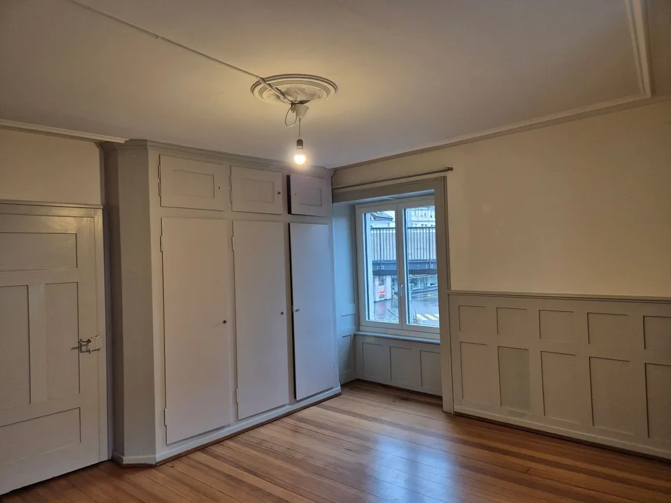 Altbau 4.5-Zimmer Wohnung mit Charme sucht neue Bewohner