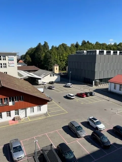 Espaces de bureau entièrement équipés dans un excellent emplacement à Zollikofen 300m2 - 1200m2