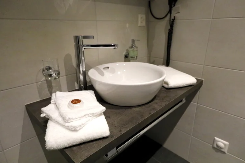 1 ZI-WOHNUNG IN REICHENBURG (SZ), MÖBLIERT