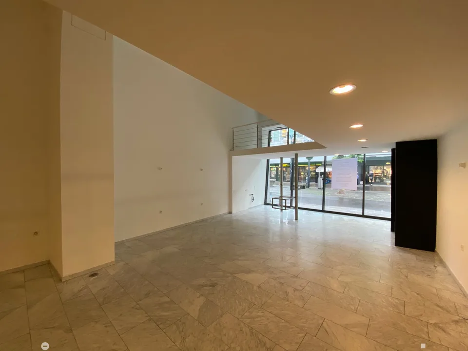 Ladenlokal an Marktgasse mit grossem Schaufenster