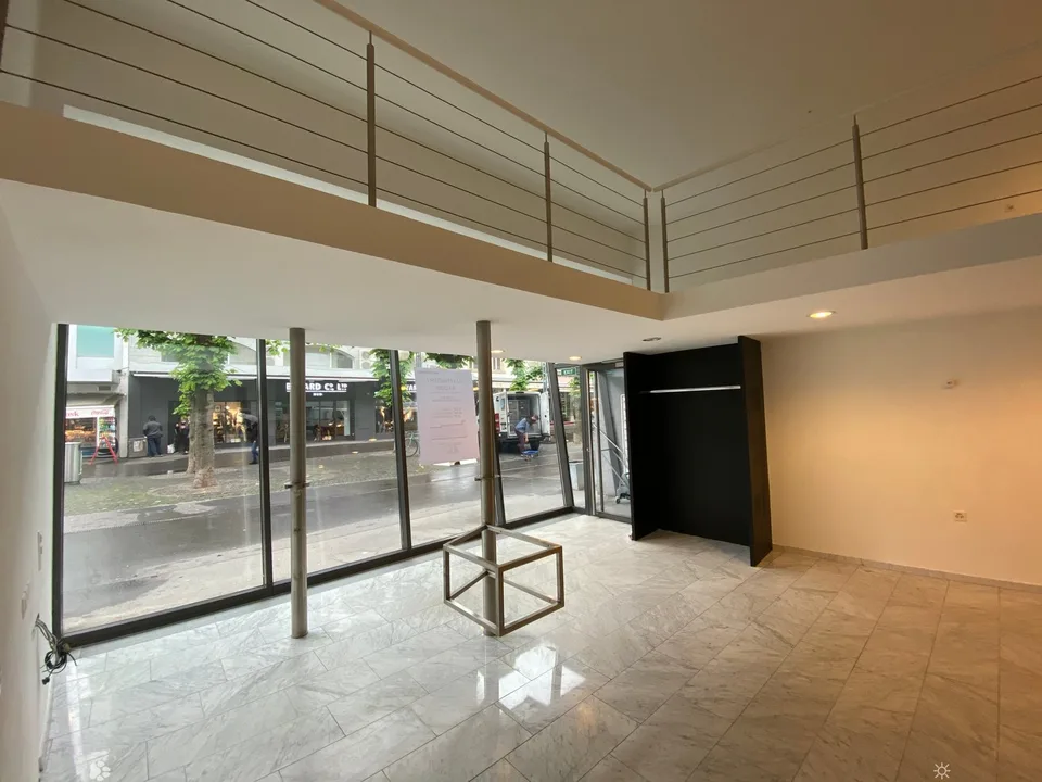 Ladenlokal an Marktgasse mit grossem Schaufenster