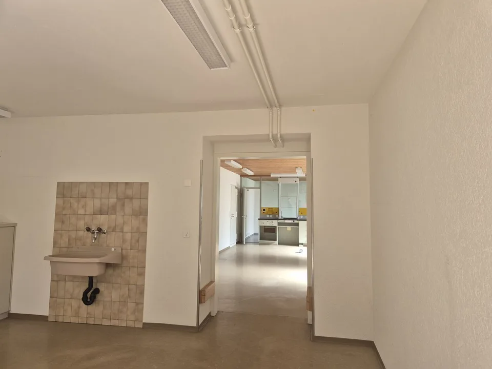 Bahnhof Mitlödi: Attraktive Büro- und Gewerbefläche
