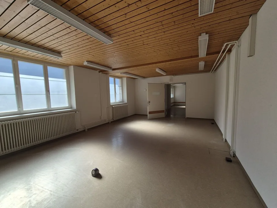 Bahnhof Mitlödi: Attraktive Büro- und Gewerbefläche