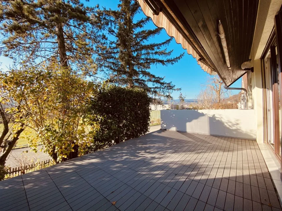 Gepflegtes 5.5-Zimmer Doppelhaus mit Garten, Garage und Parkplatz