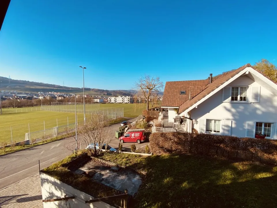 Gepflegtes 5.5-Zimmer Doppelhaus mit Garten, Garage und Parkplatz