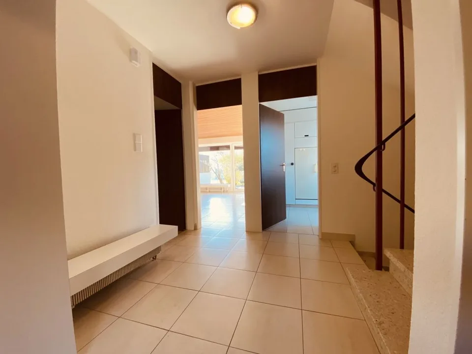 Gepflegtes 5.5-Zimmer Doppelhaus mit Garten, Garage und Parkplatz
