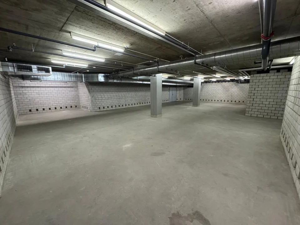 Grosszügige Lagerfläche im pulsierenden Einkaufszentrum Neumarkt
