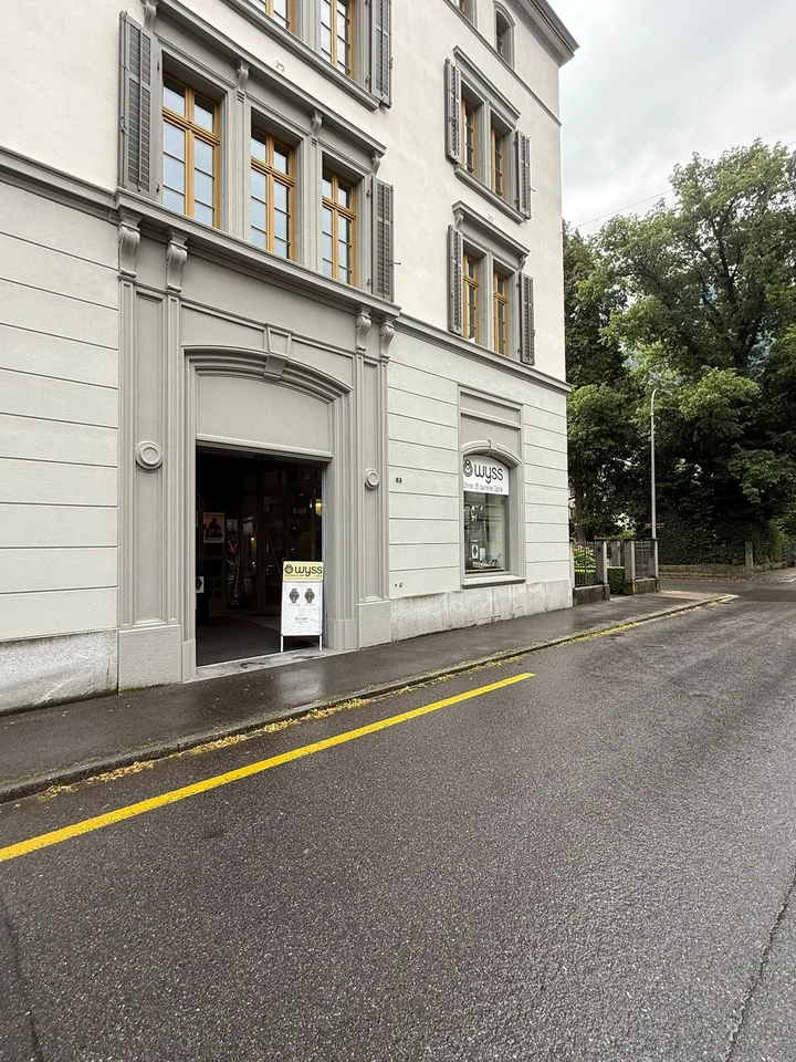Top-Lage in der Glarner Innenstadt – Ladenfläche mit Charakter am Rathausplatz