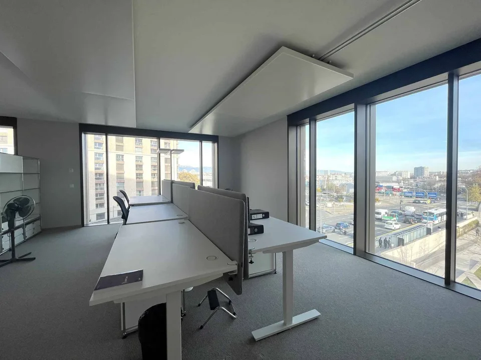 Bureaux modernes et lumineux  620 m² Gare de Lancy Bachet