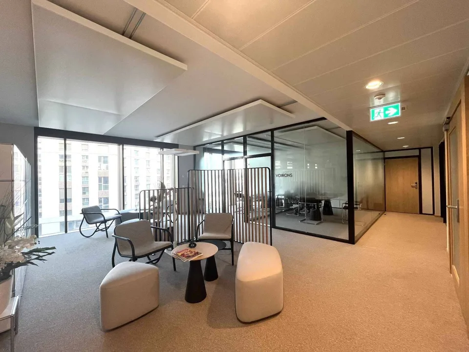 Moderne und helle Büros 620 m² Bahnhof Lancy Bachet