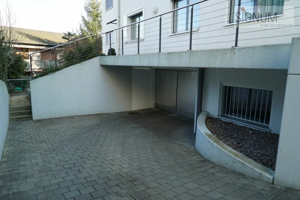 Autoeinstellhallenplatz in Binningen