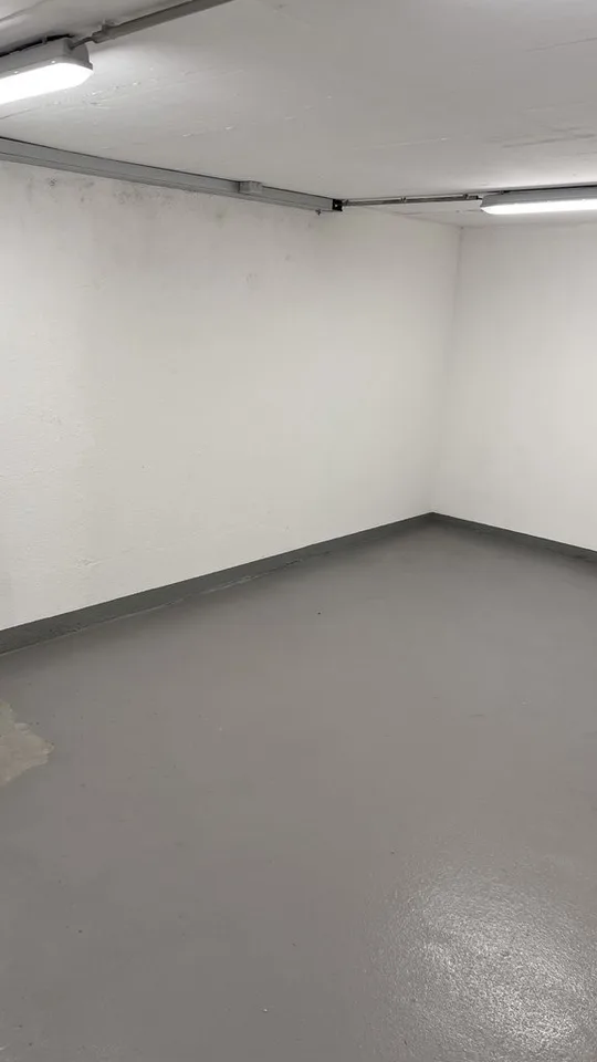 Tresor von 5 bis 27m2 im Untergeschoss, Zugang mit Auto und Lieferplatz