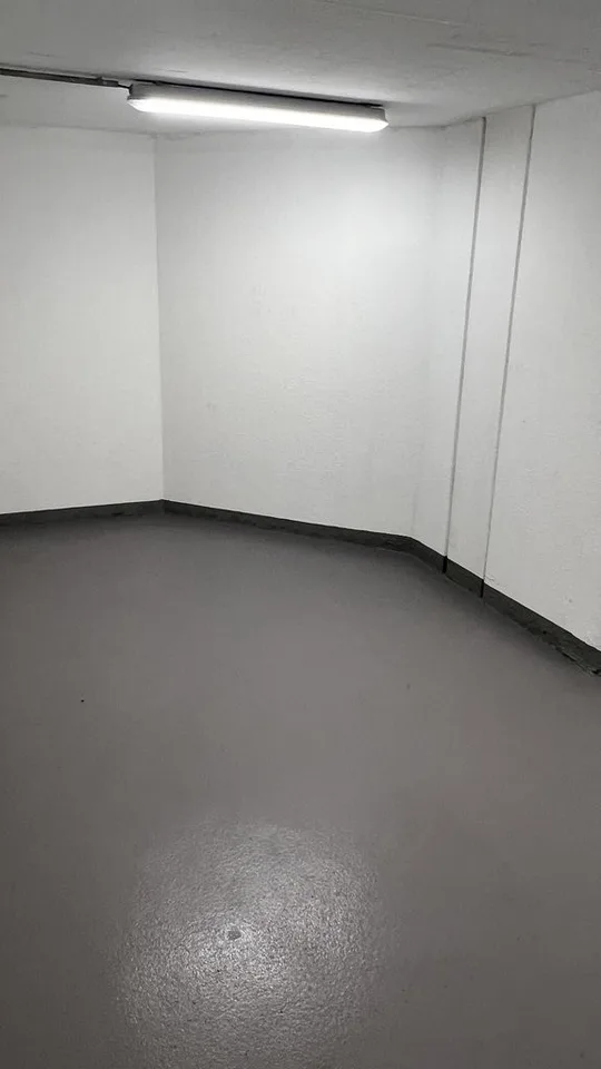 Tresor von 5 bis 27m2 im Untergeschoss, Zugang mit Auto und Lieferplatz