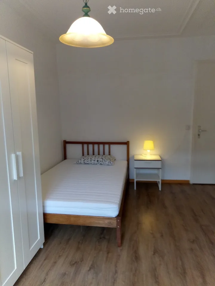 Ab sofort möblierte WG-Zimmer mit Doppelbett