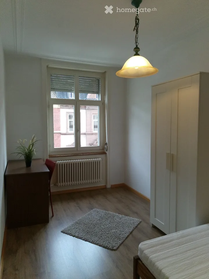 Ab sofort möblierte WG-Zimmer mit Doppelbett