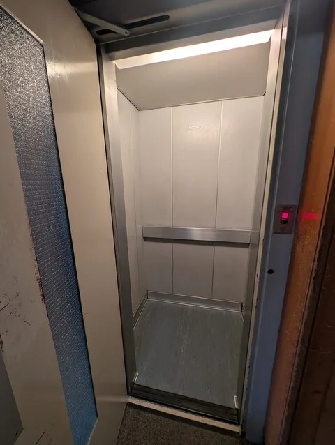 In einer Gruppenarztpraxis, helle 4-Zimmer-Räume zur Miete