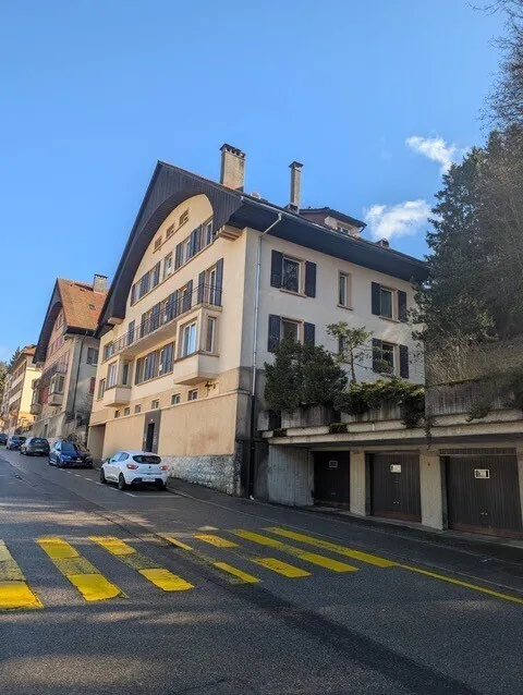 Dans cabinet médical de groupe, locaux lumineux de 4 pièces à louer