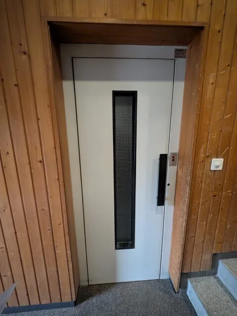 In einer Gruppenarztpraxis, helle 4-Zimmer-Räume zur Miete