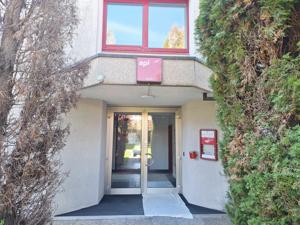 IN AFFITTO: Spazio commerciale a Boveresses 42