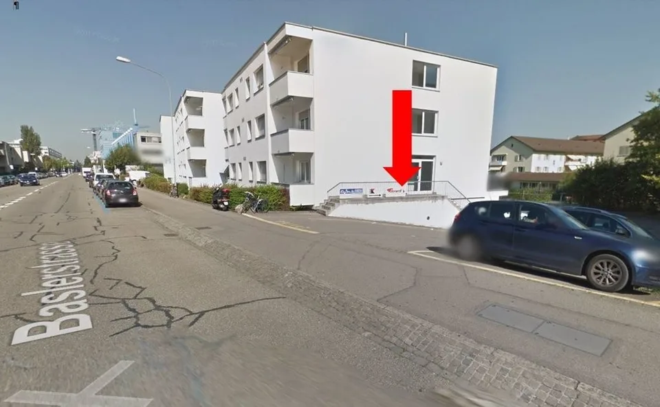Motorradparkplatz zu vermieten!