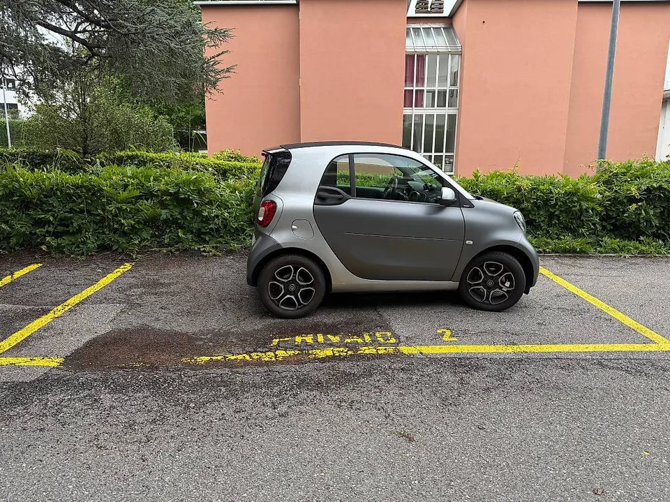 Posteggio scoperto in zona residenziale