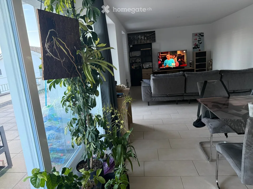 Ampio appartamento di 4.5 locali con terrazza e vista panoramica a Bevaix