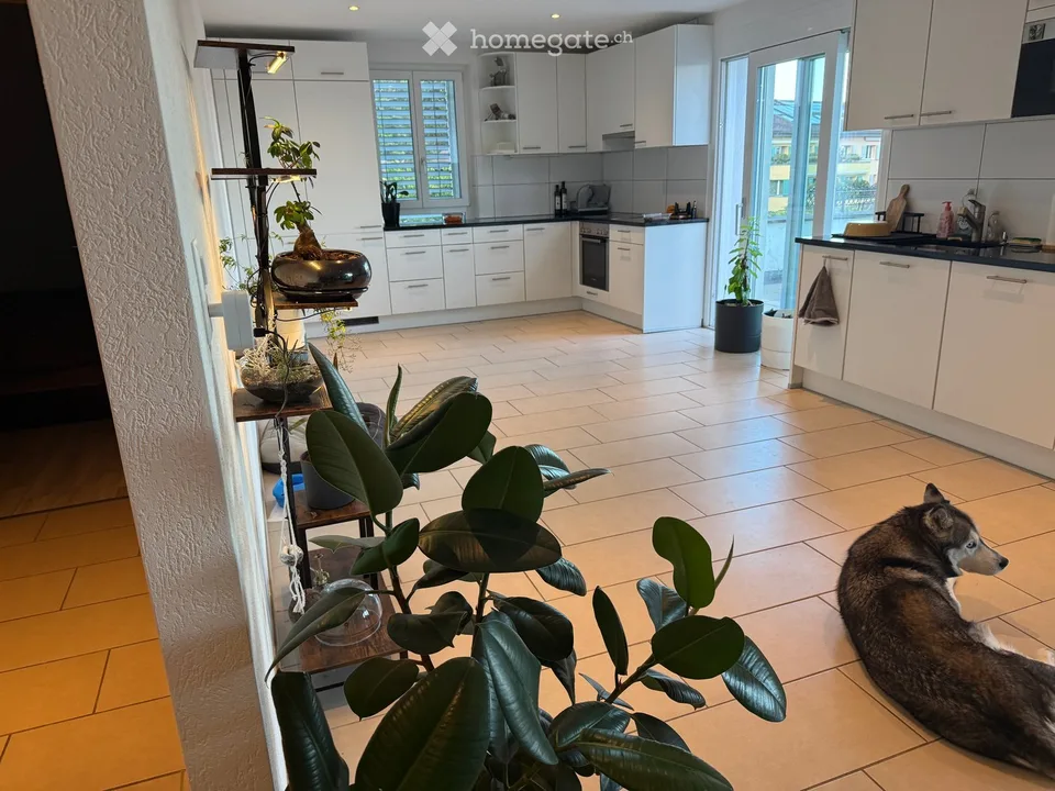 Ampio appartamento di 4.5 locali con terrazza e vista panoramica a Bevaix