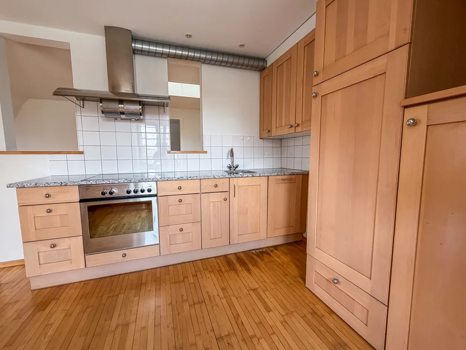 CHARMANTE 3.5-ZIMMER-DACHWOHNUNG AUF ZWEI ETAGEN MITTEN IN BERN