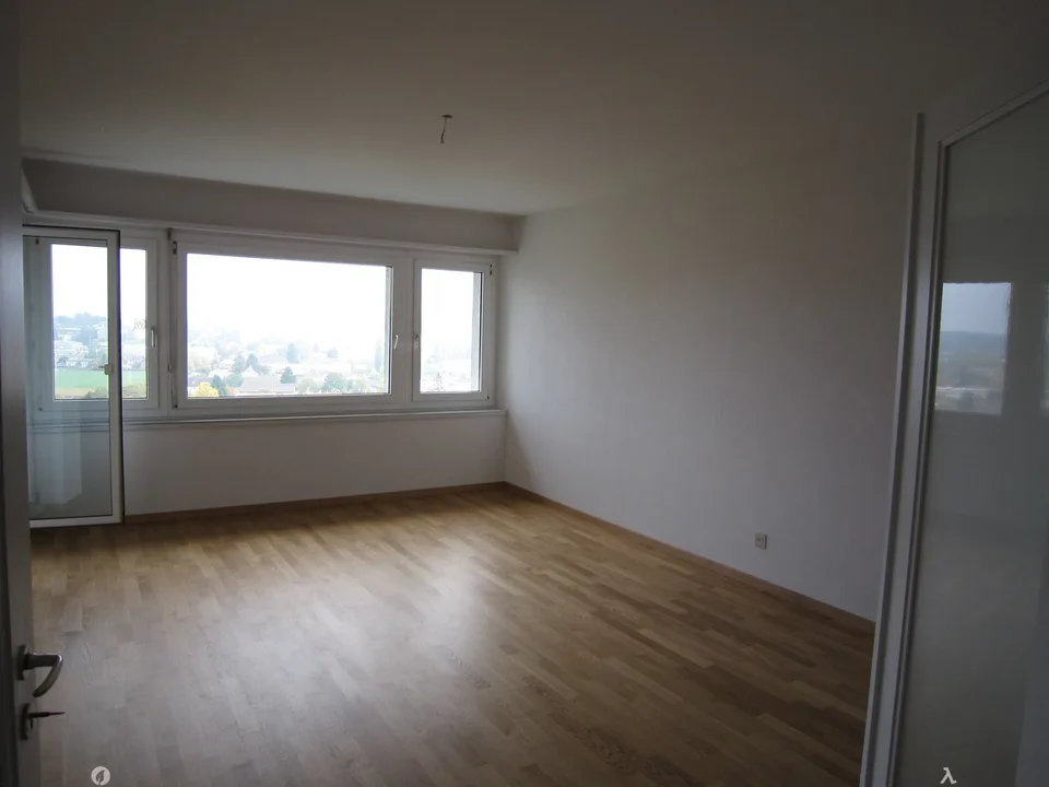Incantevole appartamento di 3,5 locali all'ultimo piano con vista panoramica a Biel