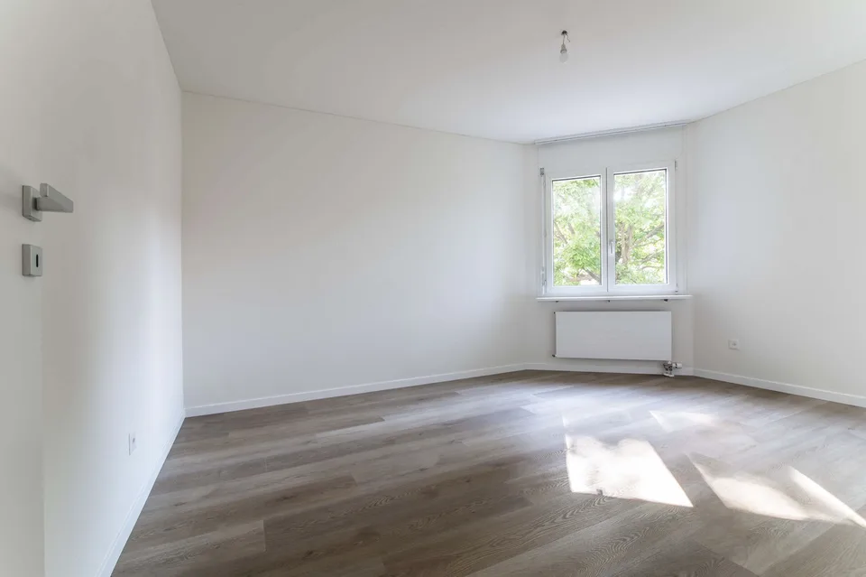 Appartement exclusif de 3,5 pièces à Breganzona, rénové avec des finitions de haute qualité