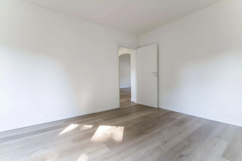 Exklusives 3.5-Zimmer-Wohnung in Breganzona, renoviert mit hochwertigen Ausstattungen – Foto 6 von 11