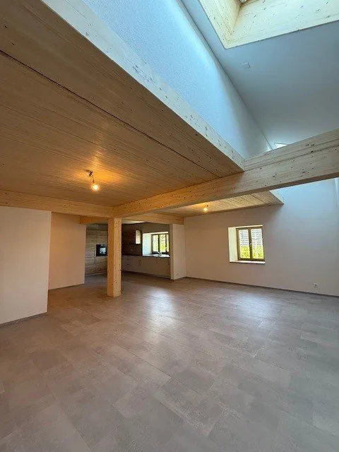 Zu vermieten, wunderschöne 3.5-Zimmer-Wohnung in einem renovierten Bauernhof