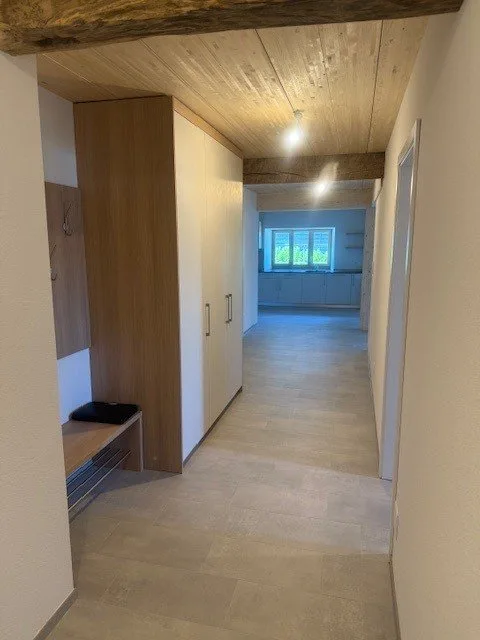 Zu vermieten, wunderschöne 3.5-Zimmer-Wohnung in einem renovierten Bauernhof