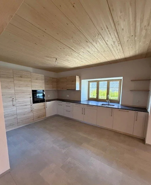Zu vermieten, wunderschöne 3.5-Zimmer-Wohnung in einem renovierten Bauernhof