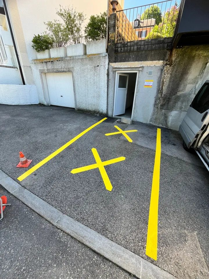 Mietvertrag in Le Locle mit inklusivem Parkplatz – Foto 6 von 6