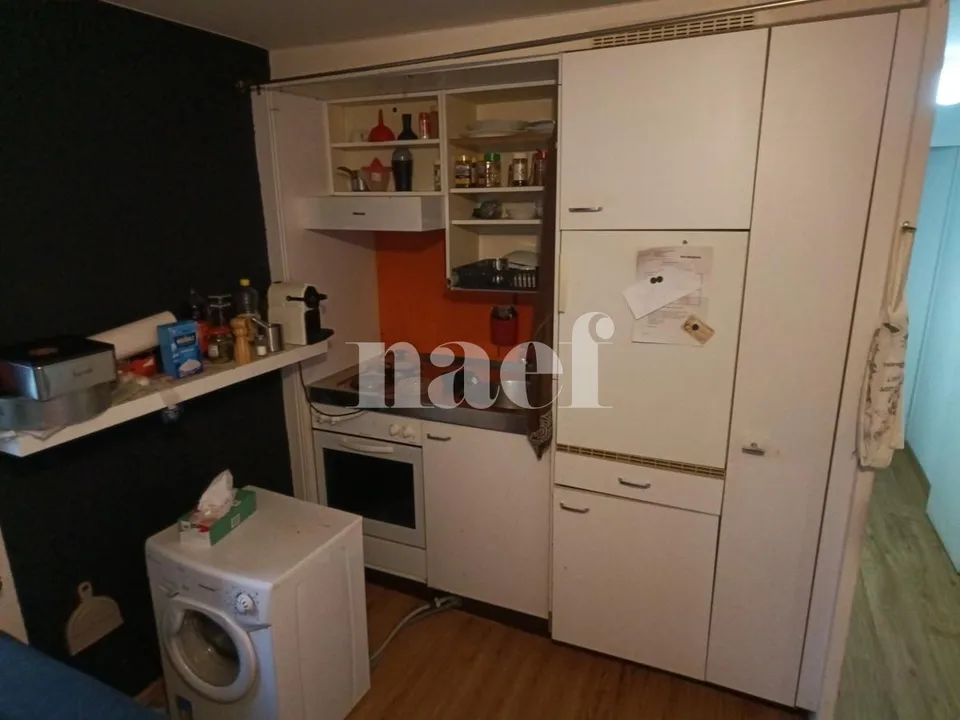 Appartement situé au centre ville, dans la zone piétonne.