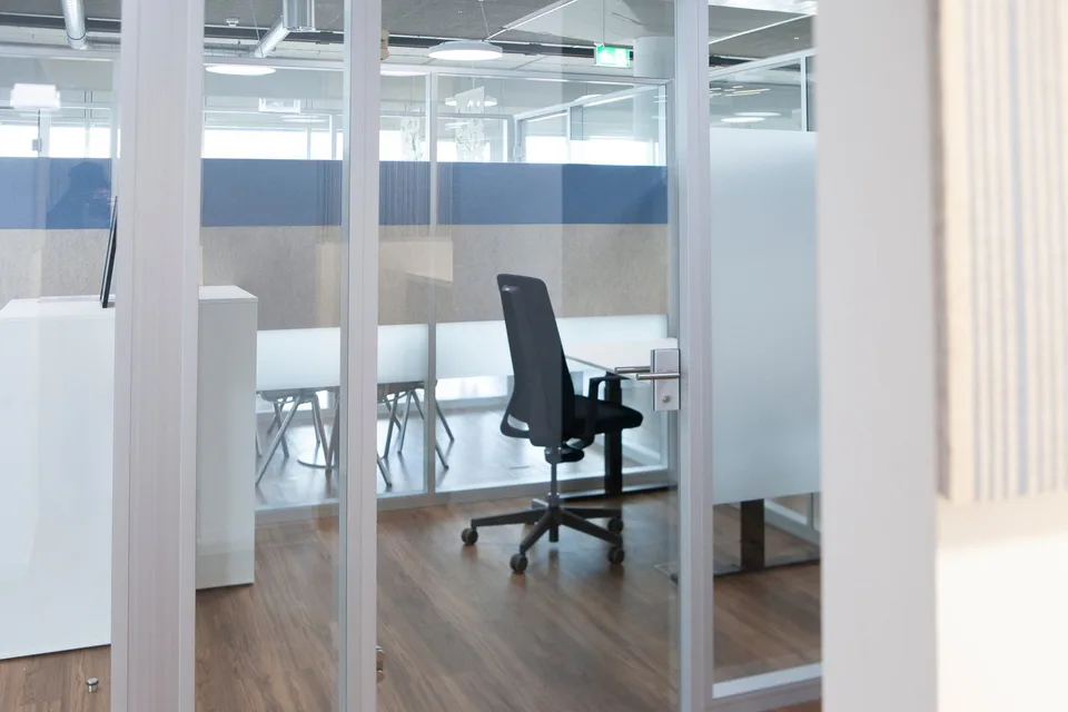DOUBLE CUBICLE FROM CHF 699 - NO DEPOSIT