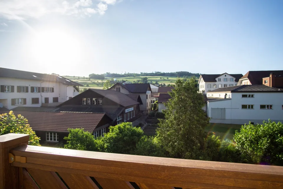 Attraktive sanierte, sonnige 3.5-Zimmerwohnung