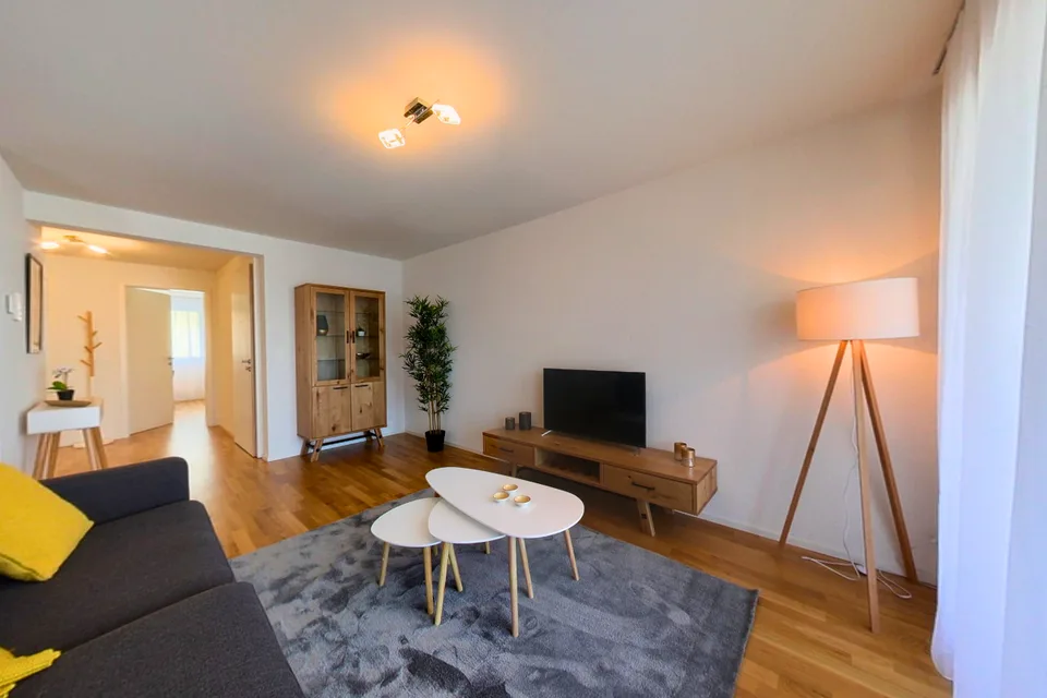 Spacious 2-bed apartment/Charmant 3.5 pièces dans un quartier calme