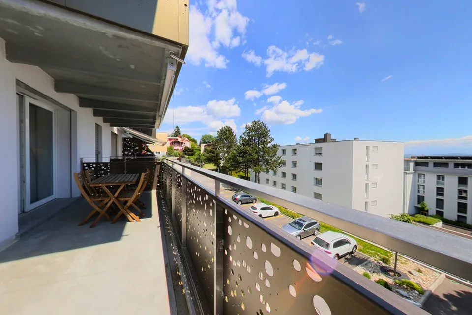 Spacious 2-bed apartment/Charmant 3.5 pièces dans un quartier calme